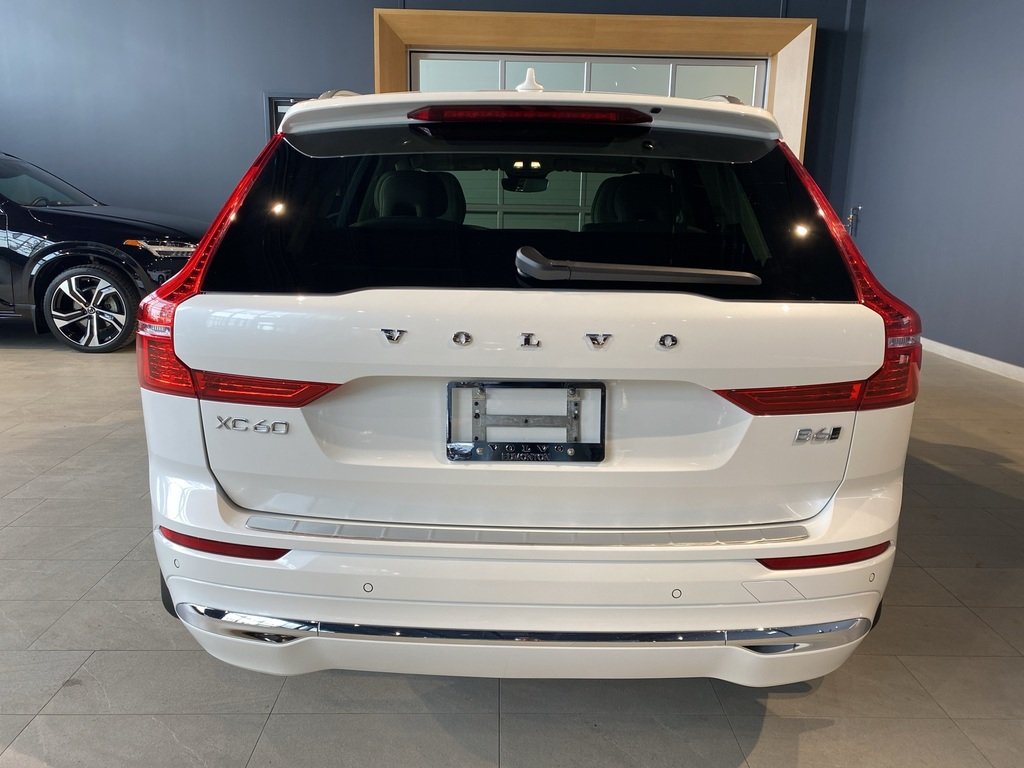 2023 Volvo XC60 B6 AWD Ultimate - Bright-3