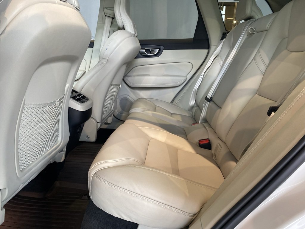 2023 Volvo XC60 B6 AWD Ultimate - Bright-18