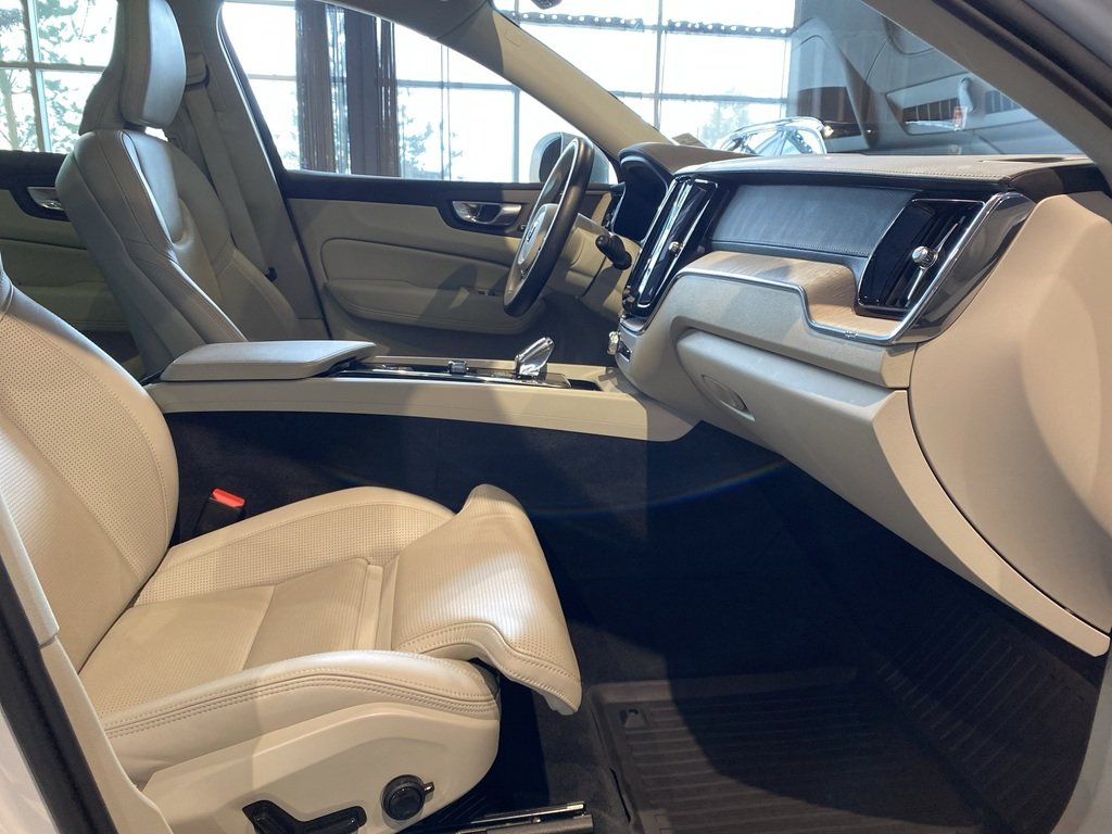 2023 Volvo XC60 B6 AWD Ultimate - Bright-22