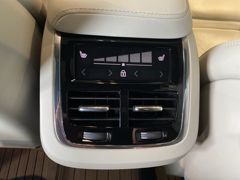 2023 Volvo XC60 B6 AWD Ultimate - Bright-17