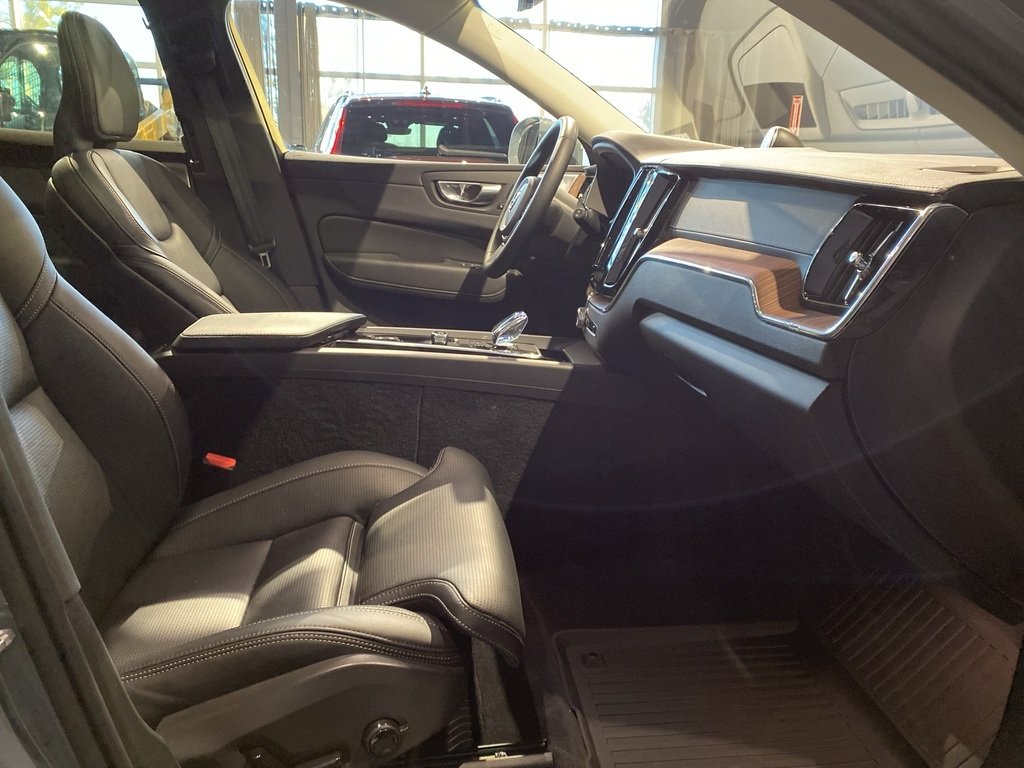 2023 Volvo XC60 B6 AWD Ultimate - Bright-22