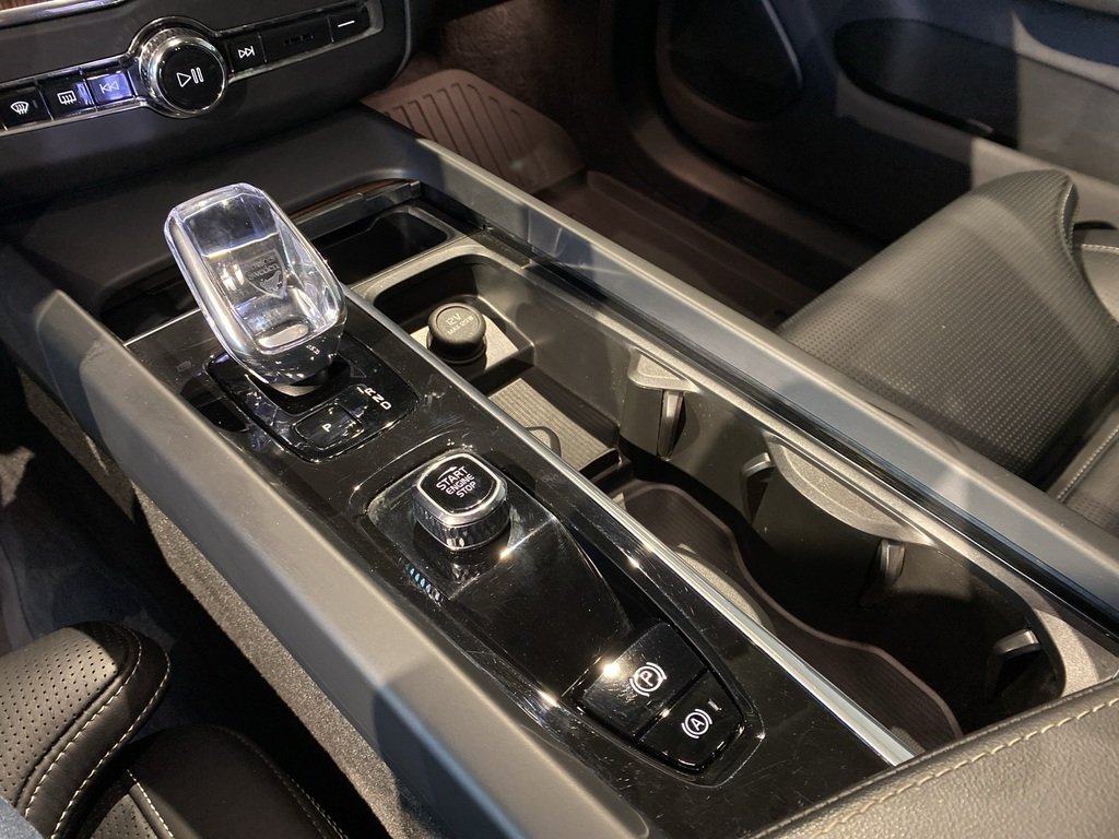 2023 Volvo XC60 B6 AWD Ultimate - Bright-12