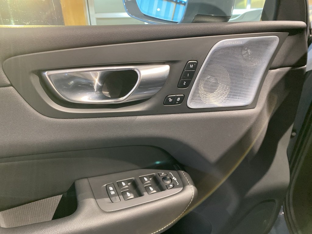 2023 Volvo XC60 B6 AWD Ultimate - Bright-11
