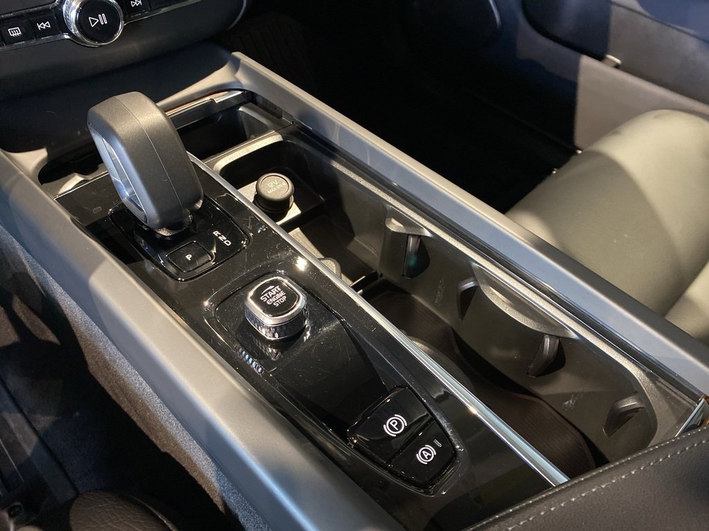 2023 Volvo XC60 B6 AWD Plus - Bright-12