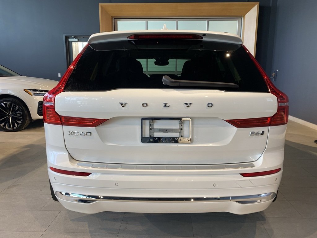 2023 Volvo XC60 B6 AWD Plus - Bright-3