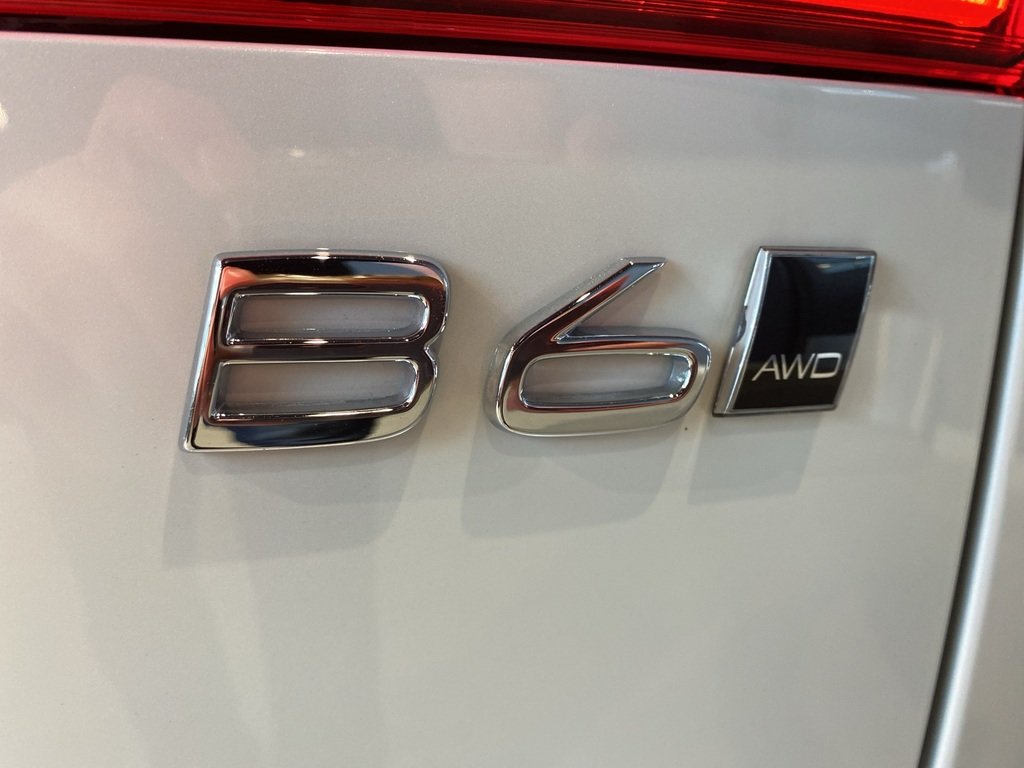 2023 Volvo XC60 B6 AWD Plus - Bright-26