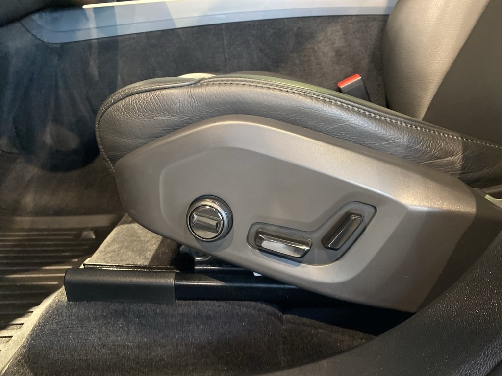 2023 Volvo XC60 B6 AWD Plus - Bright-13