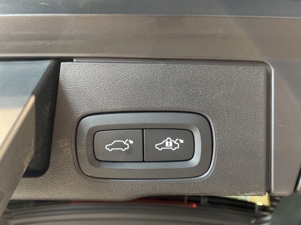2023 Volvo XC60 B6 AWD Ultimate - Bright-21
