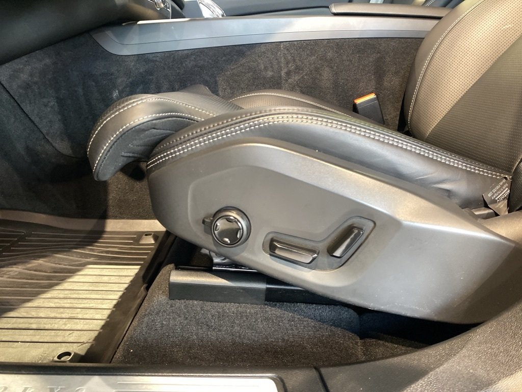 2023 Volvo XC60 B6 AWD Ultimate - Bright-13