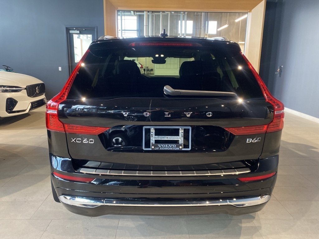 2023 Volvo XC60 B6 AWD Ultimate - Bright-3