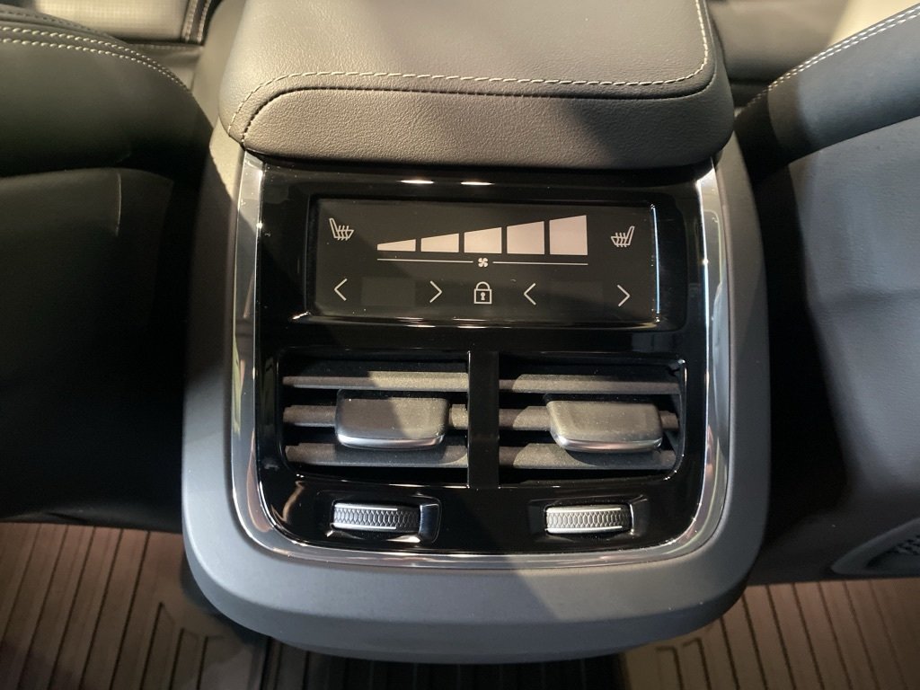 2023 Volvo XC60 B6 AWD Ultimate - Bright-19