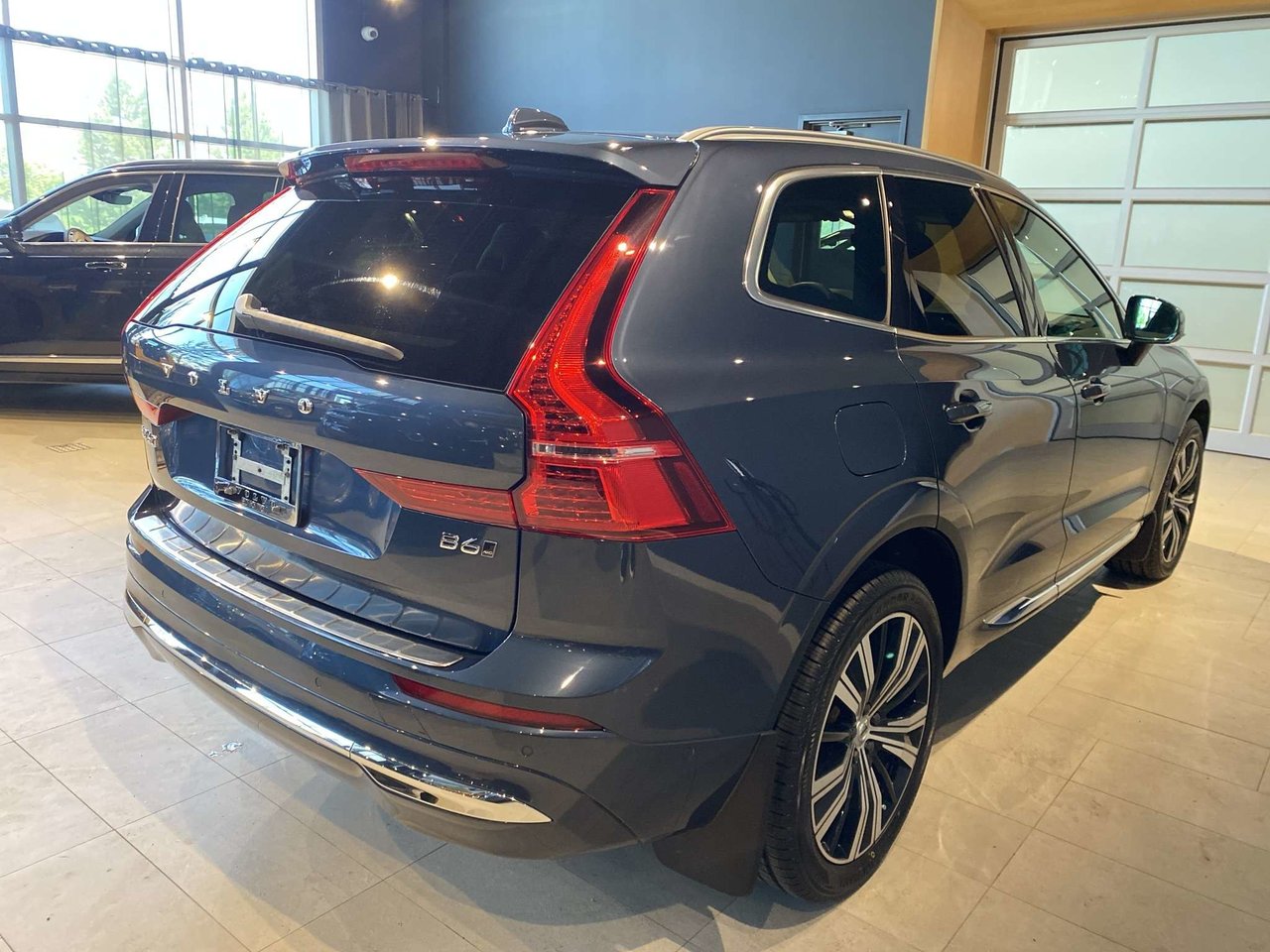 2023 Volvo XC60 B6 AWD Plus - Bright-4