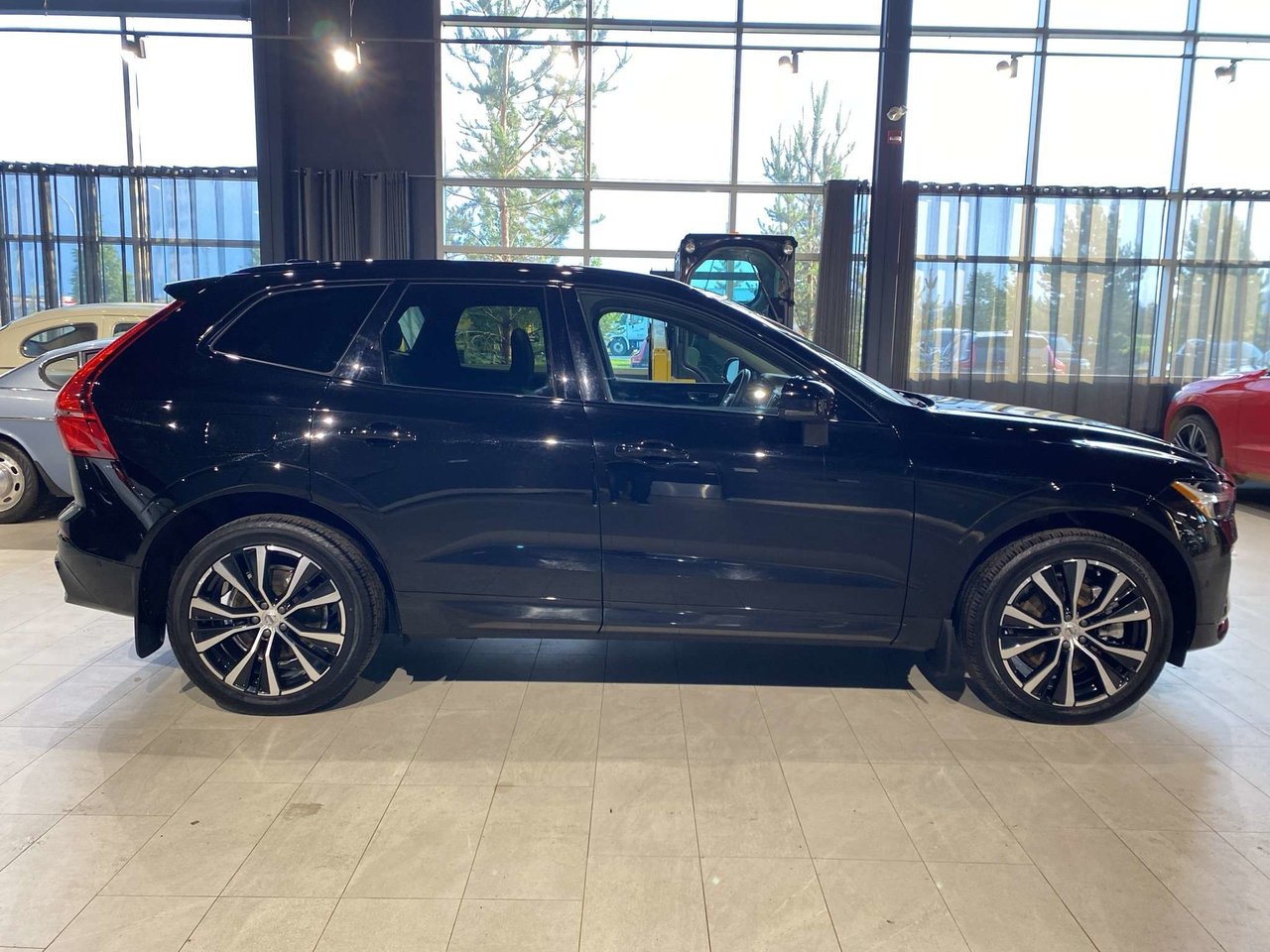 2023 Volvo XC60 B6 AWD Plus - Dark-5