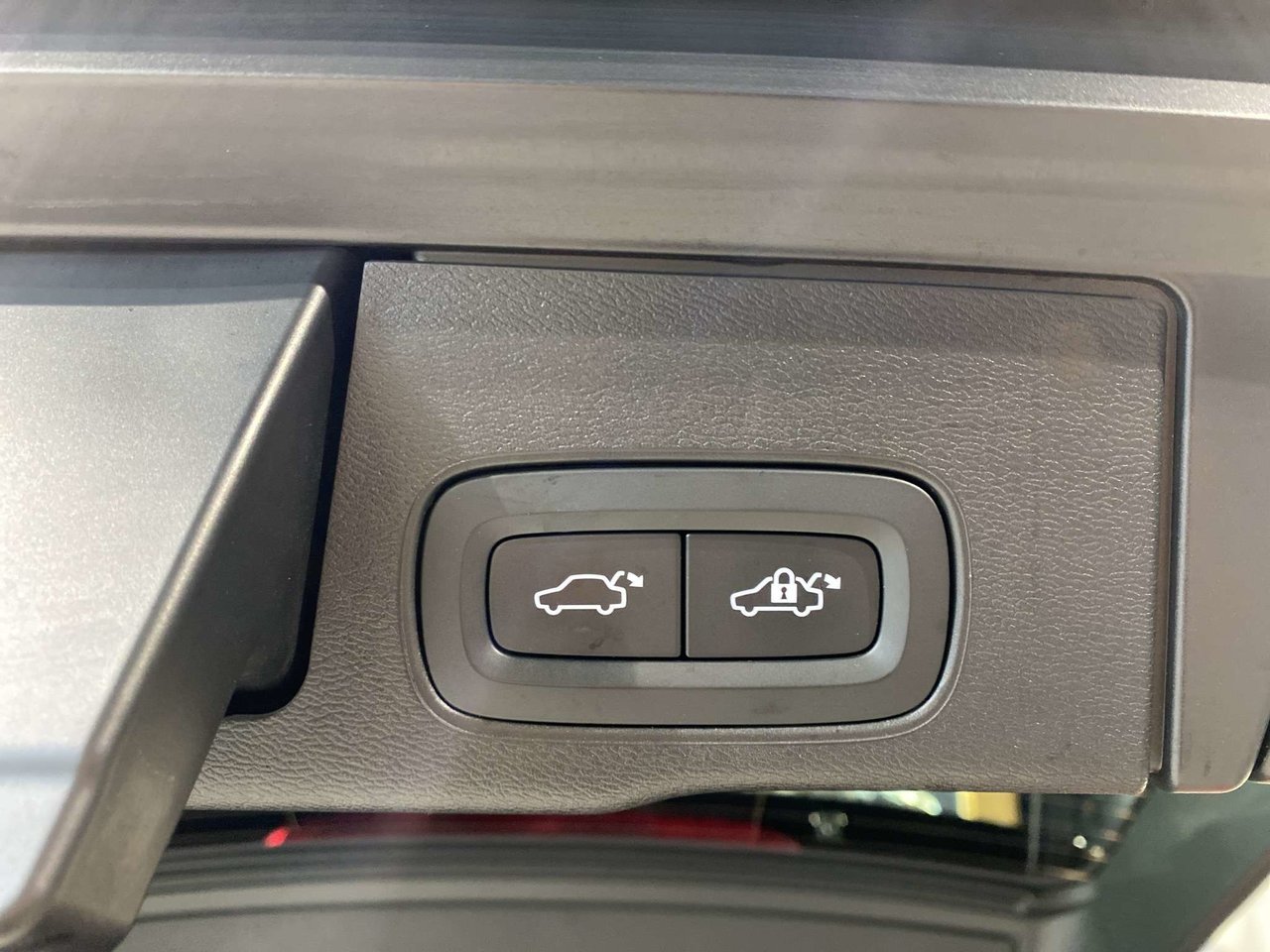 2023 Volvo XC60 B6 AWD Plus - Dark-20