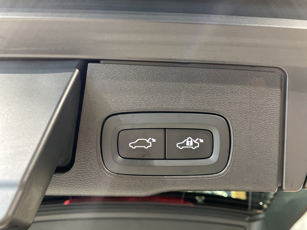 2023 Volvo XC60 B6 AWD Plus - Dark-20