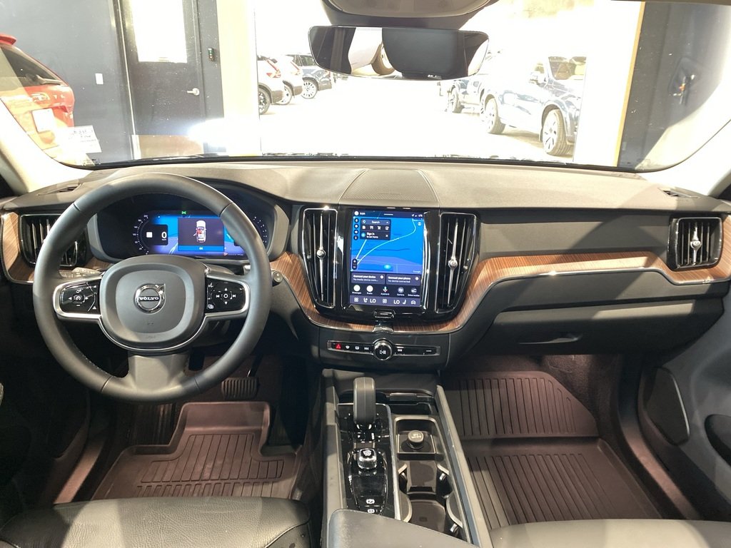2023 Volvo XC60 B6 AWD Plus - Dark-10