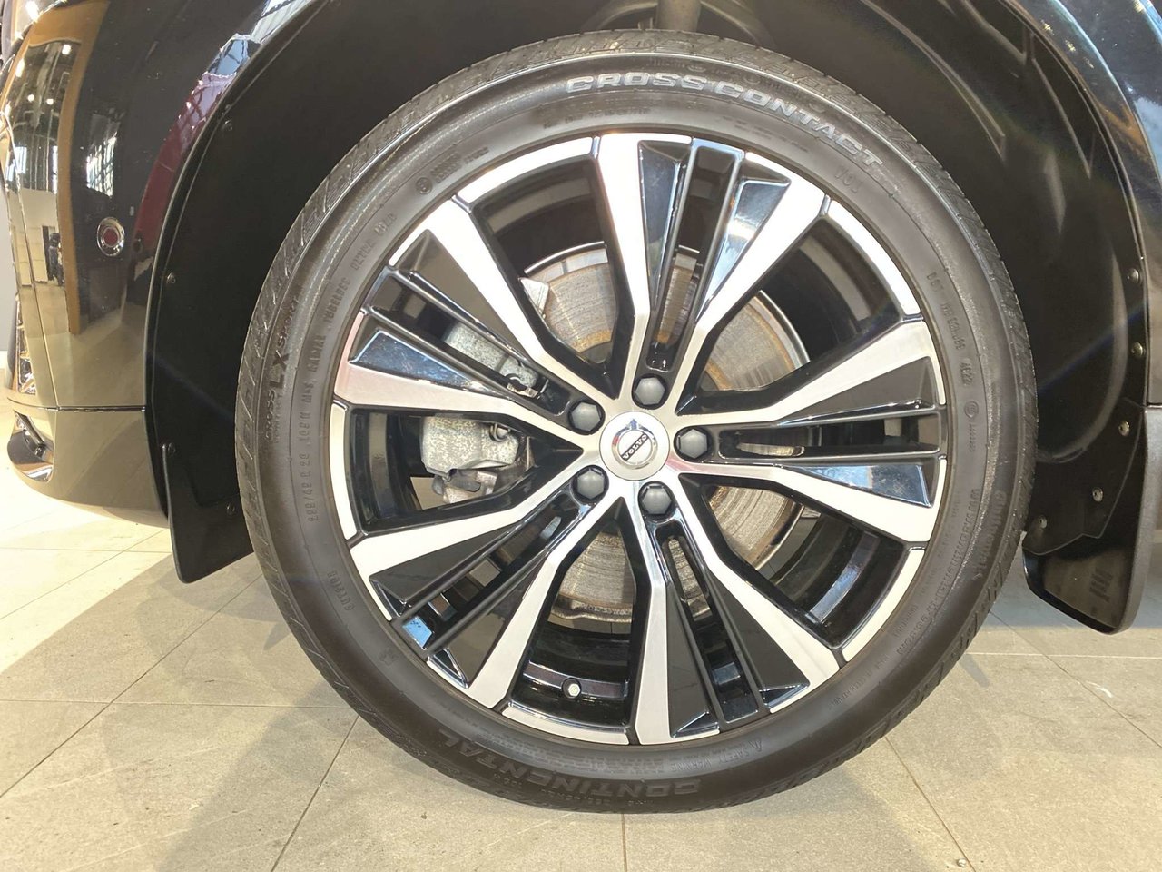 2023 Volvo XC60 B6 AWD Plus - Dark-8
