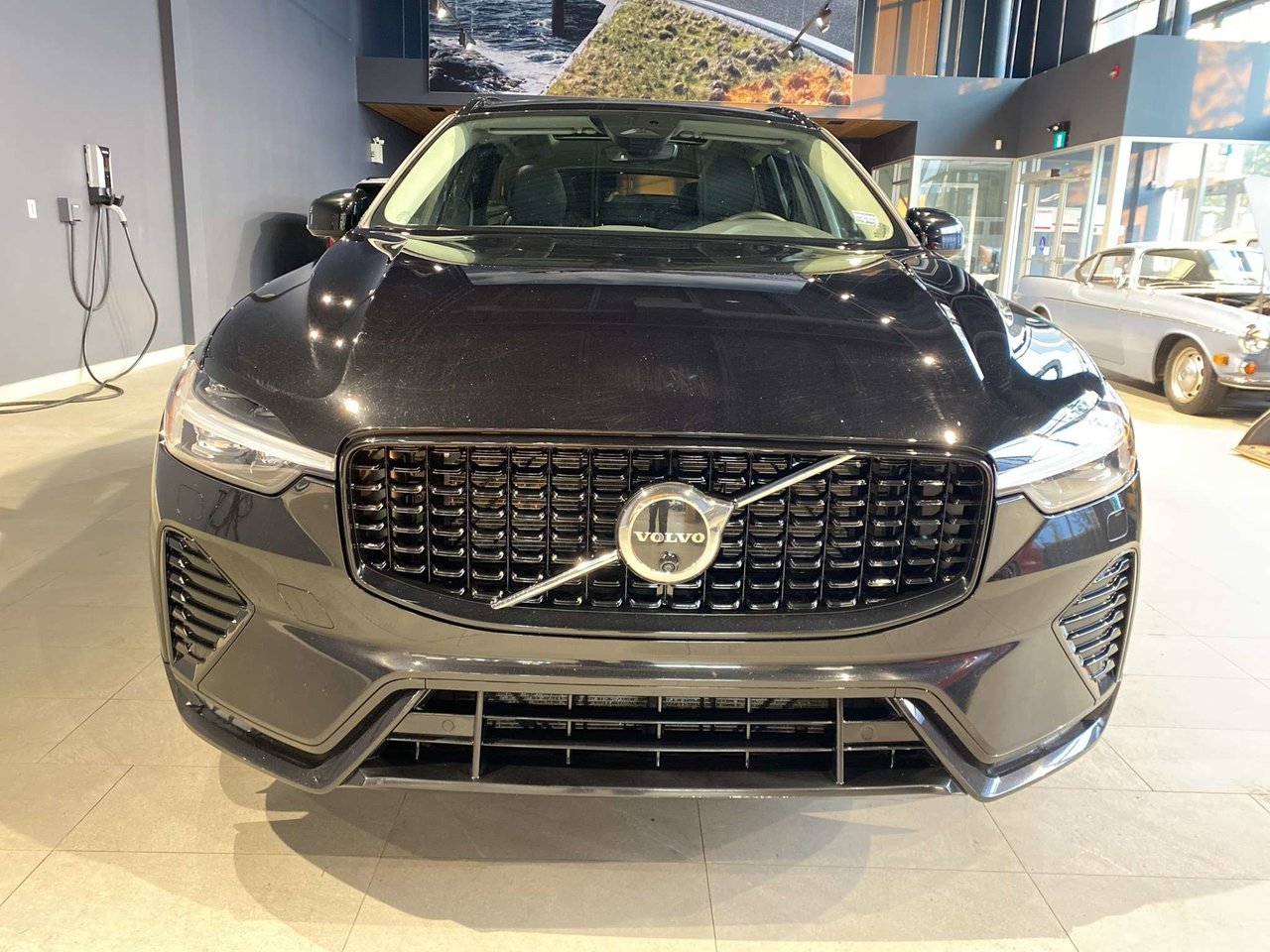 2023 Volvo XC60 B6 AWD Plus - Dark-7