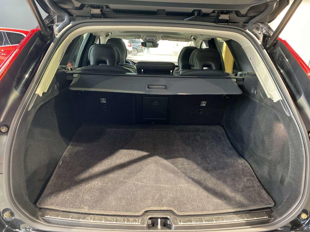 2023 Volvo XC60 B6 AWD Plus - Dark-19