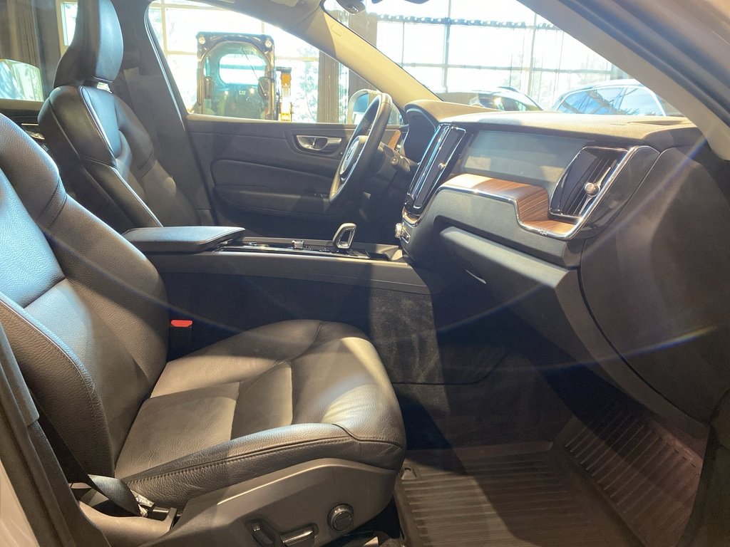 2023 Volvo XC60 B6 AWD Plus - Bright-22