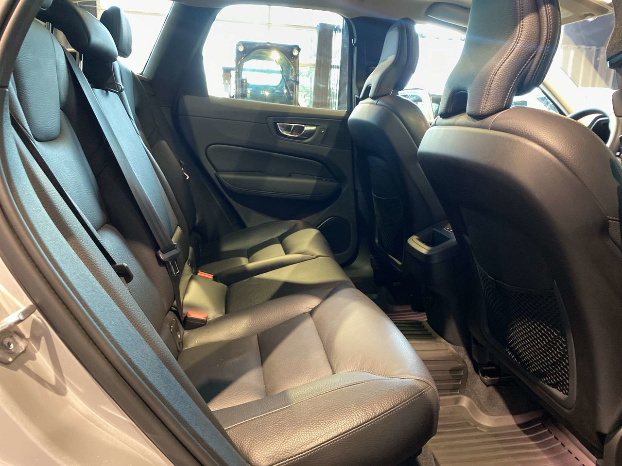 2023 Volvo XC60 B6 AWD Plus - Bright-21