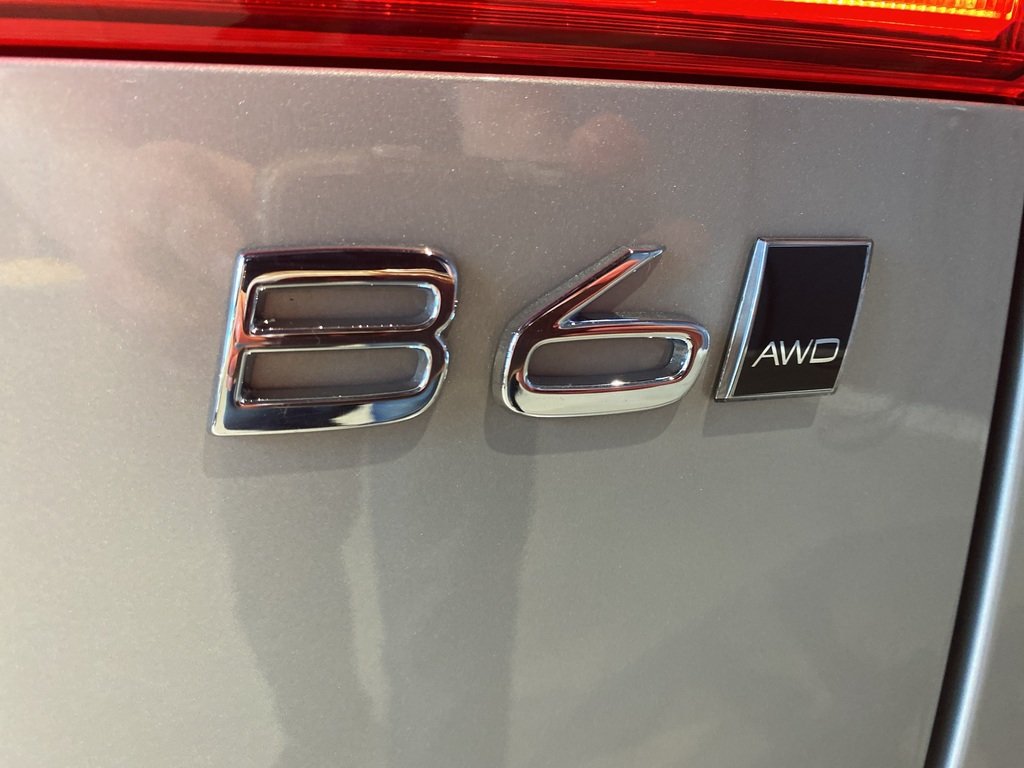 2023 Volvo XC60 B6 AWD Plus - Bright-26