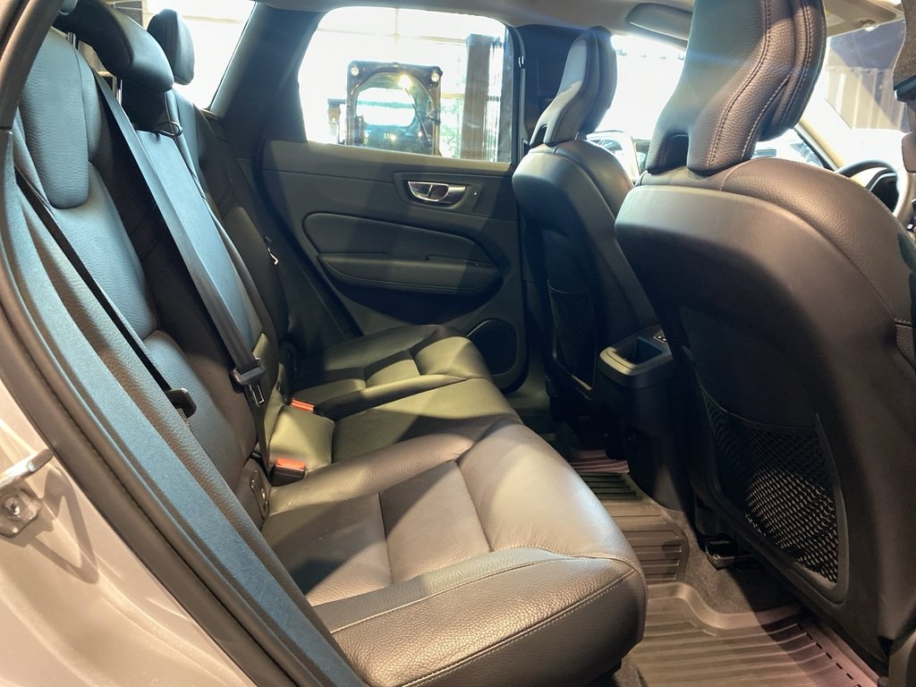 2023 Volvo XC60 B6 AWD Plus - Bright-21