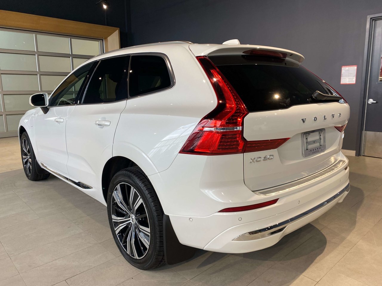 2023 Volvo XC60 Recharge Ultimate - Bright-2