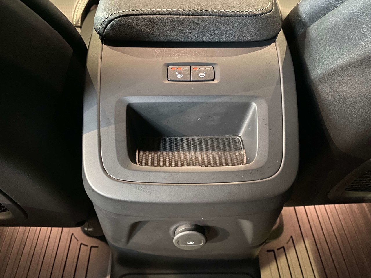 2023 Volvo XC60 Recharge Ultimate - Bright-18