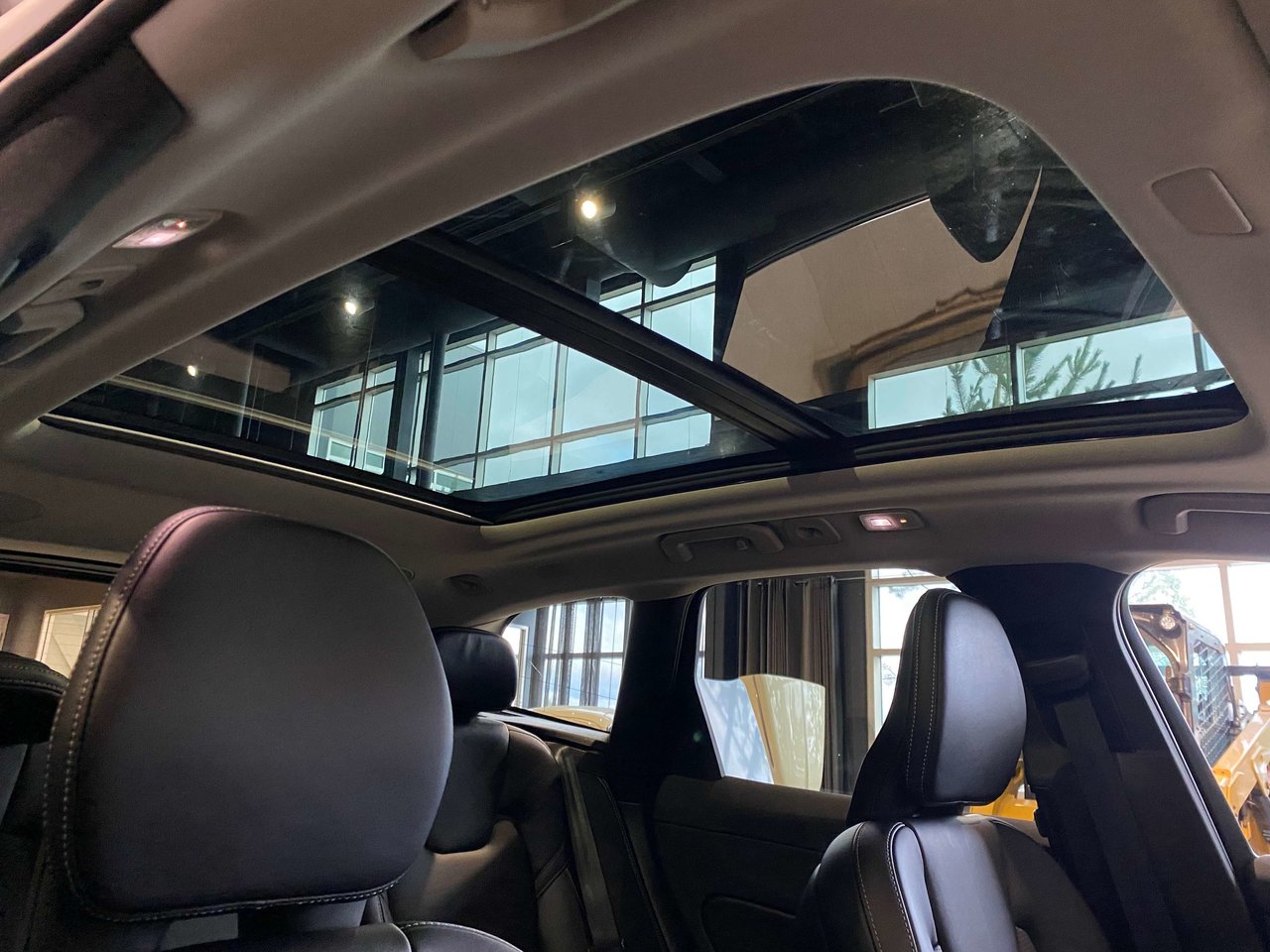 2023 Volvo XC60 Recharge Ultimate - Bright-24