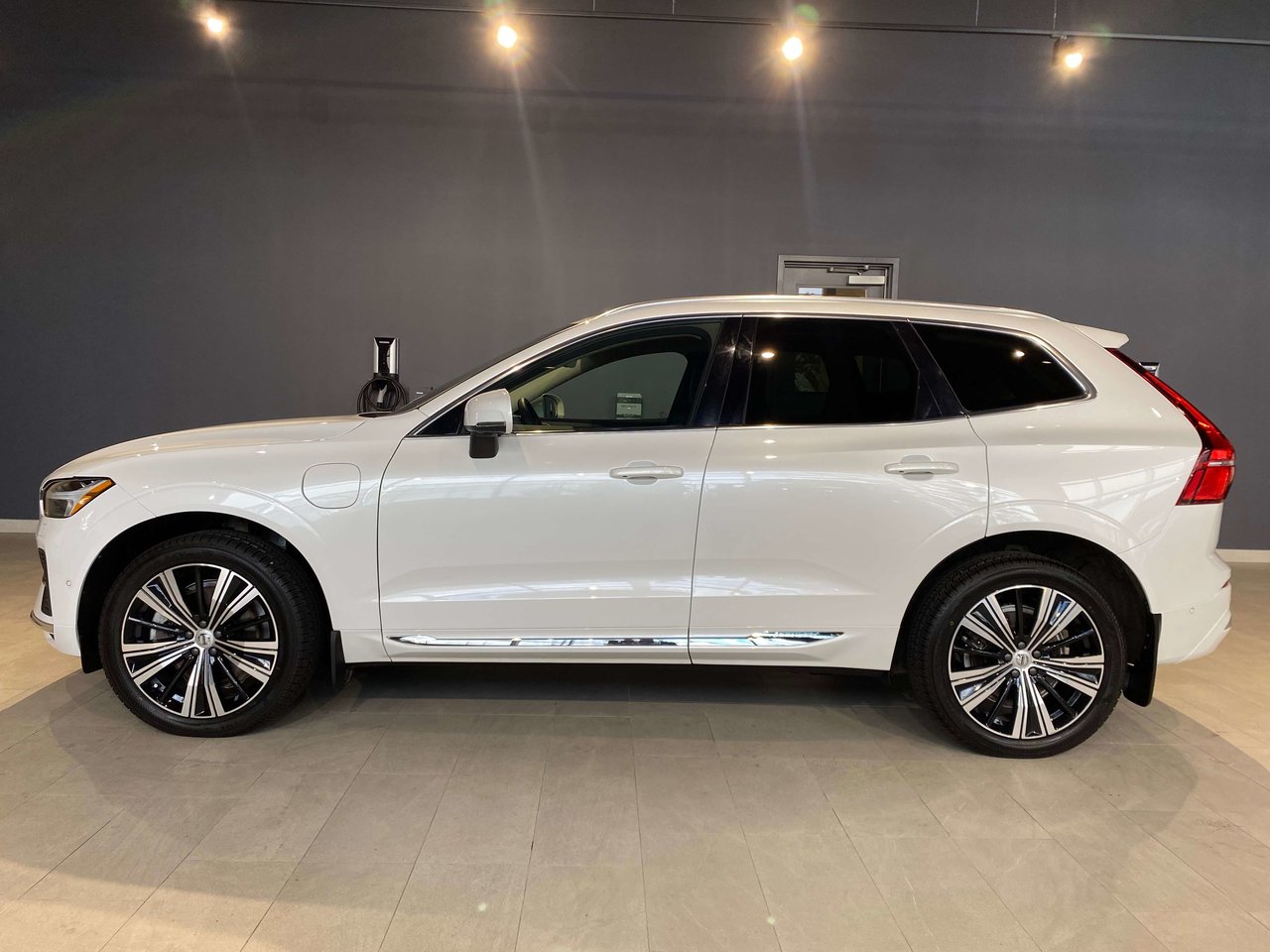 2023 Volvo XC60 Recharge Ultimate - Bright-1