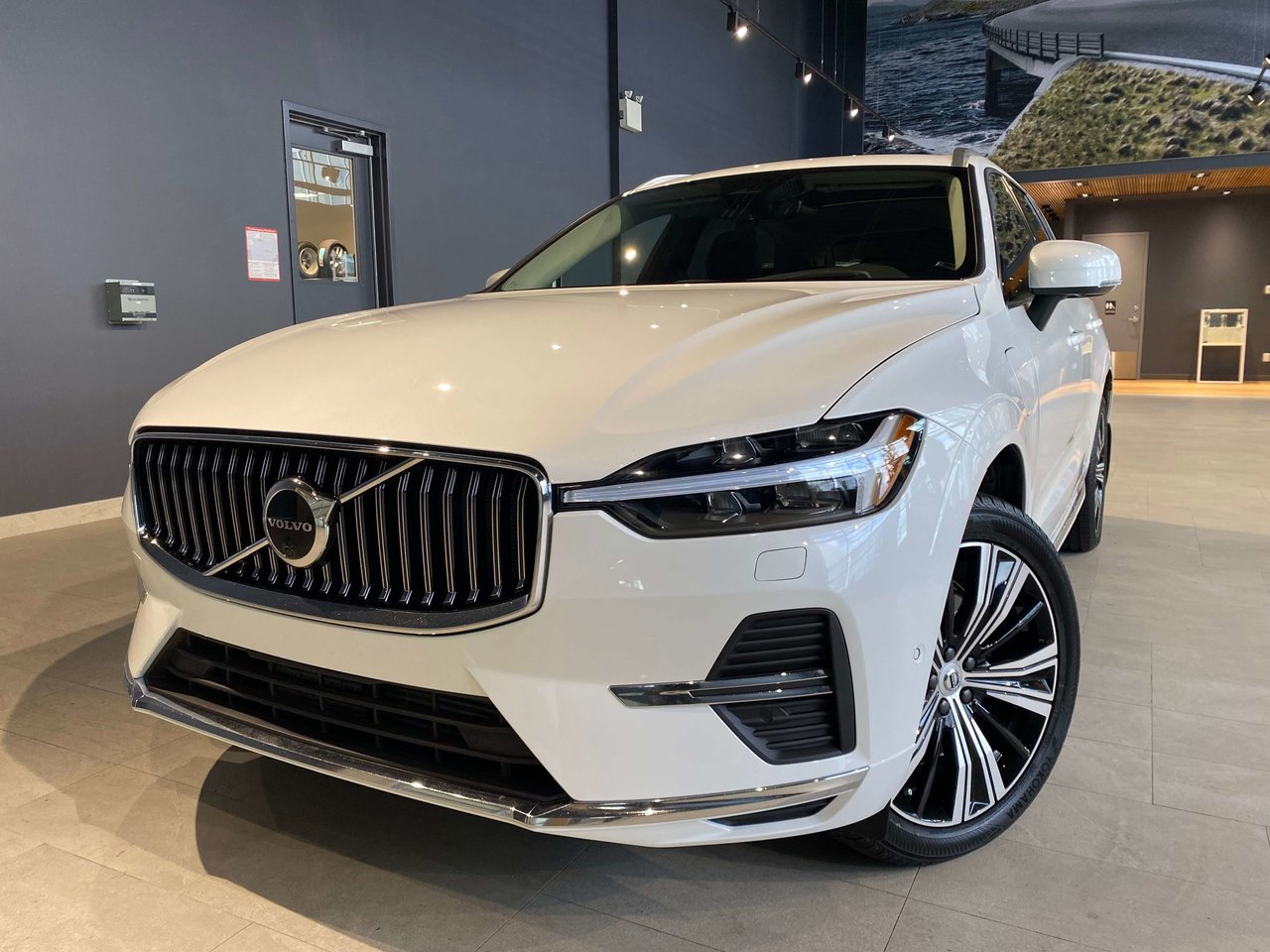 2023 Volvo XC60 Recharge Ultimate - Bright-0