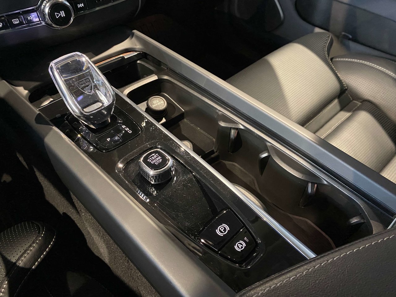 2023 Volvo XC60 Recharge Ultimate - Bright-12