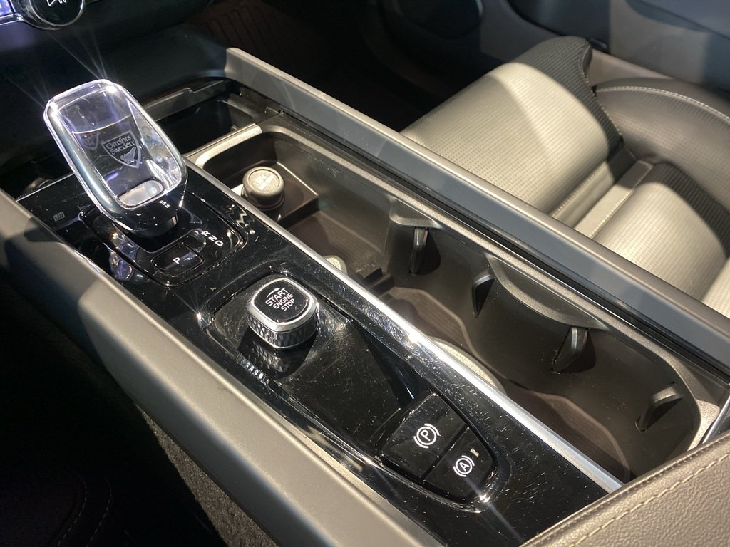 2024 Volvo XC60 B5 AWD Ultimate Dark Theme-12