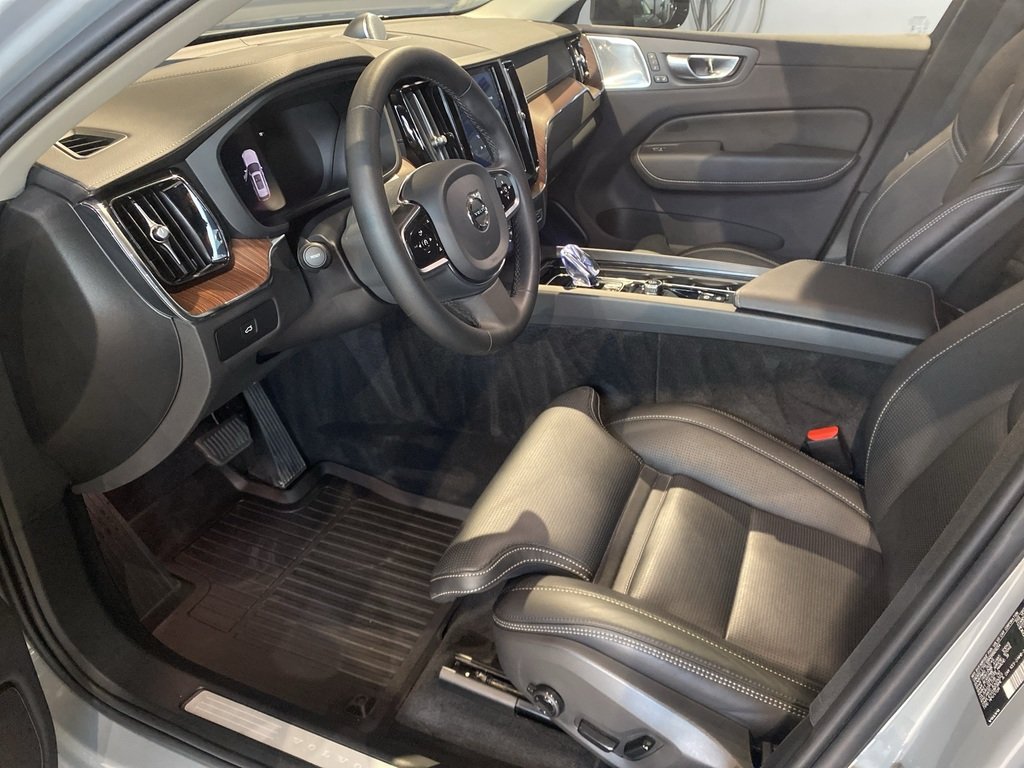 2024 Volvo XC60 B5 AWD Ultimate Dark Theme-9