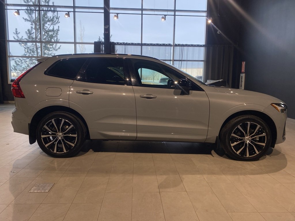 2024 Volvo XC60 B5 AWD Ultimate Dark Theme-4