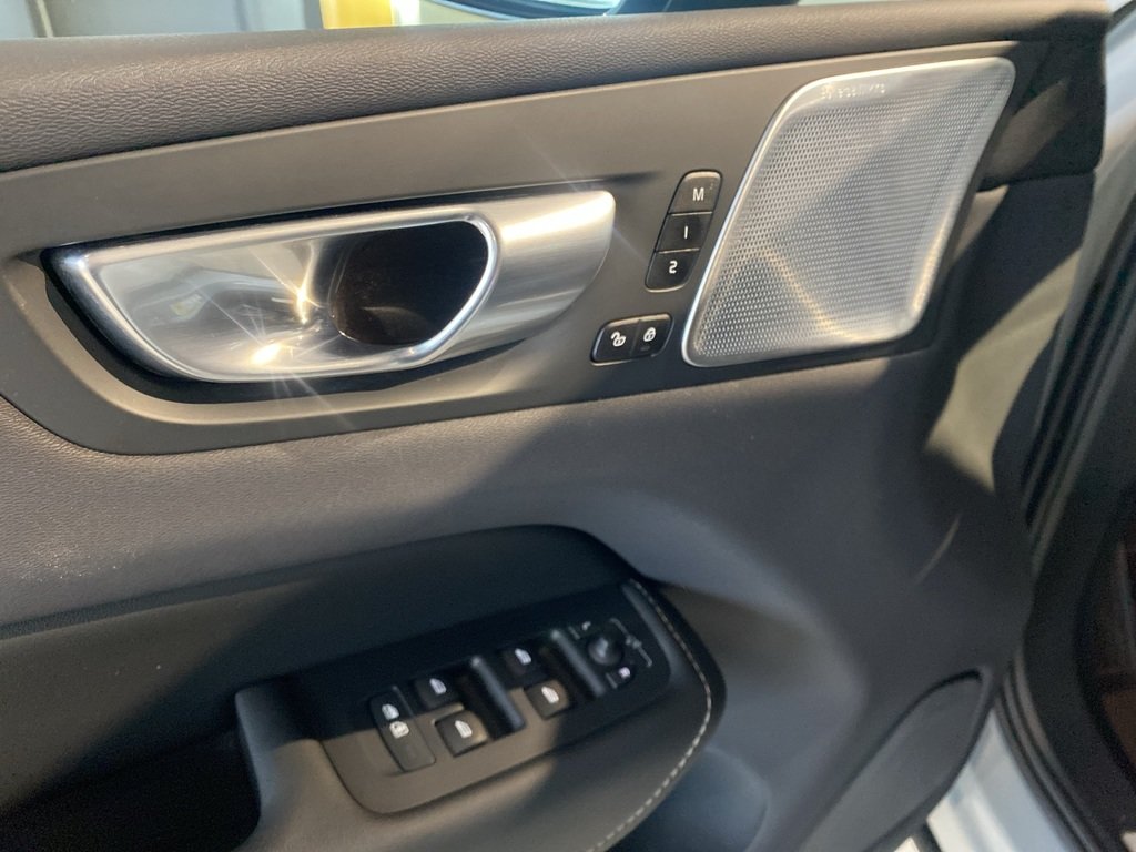 2024 Volvo XC60 B5 AWD Ultimate Dark Theme-11