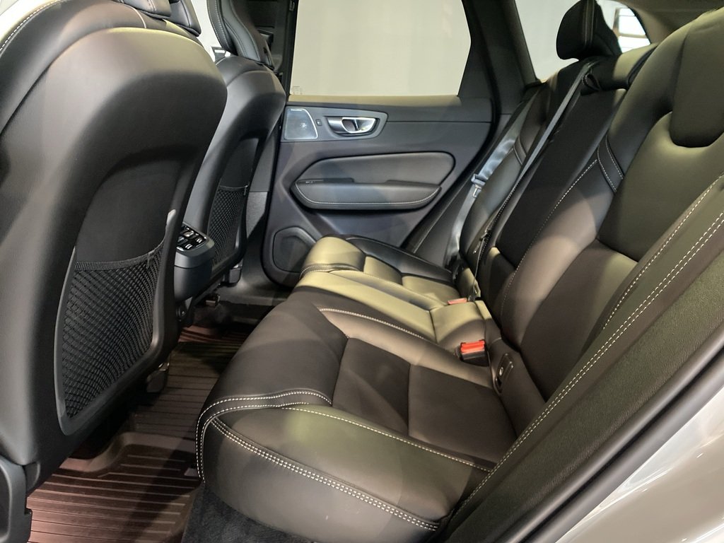 2024 Volvo XC60 B5 AWD Ultimate Dark Theme-17