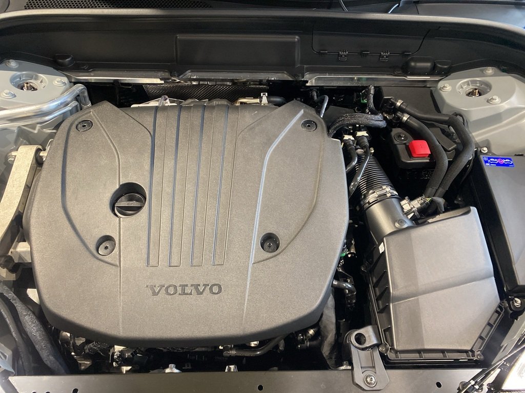 2024 Volvo XC60 B5 AWD Ultimate Dark Theme-25