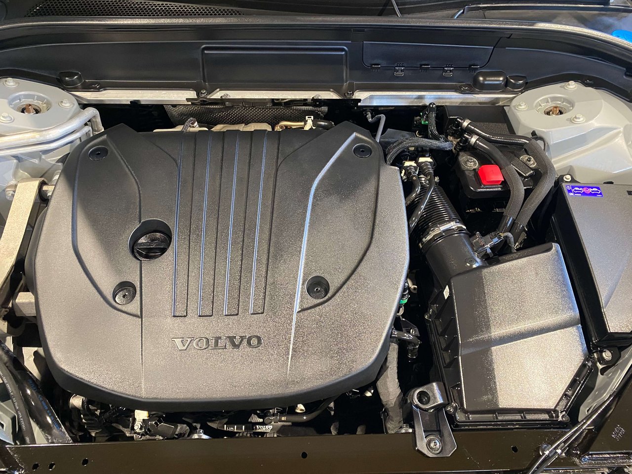 2024 Volvo XC60 B5 AWD Plus Dark Theme-25