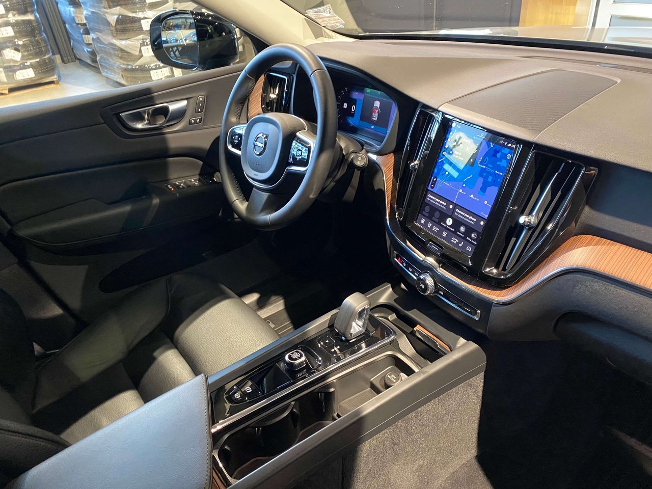 2024 Volvo XC60 B5 AWD Plus Dark Theme-23