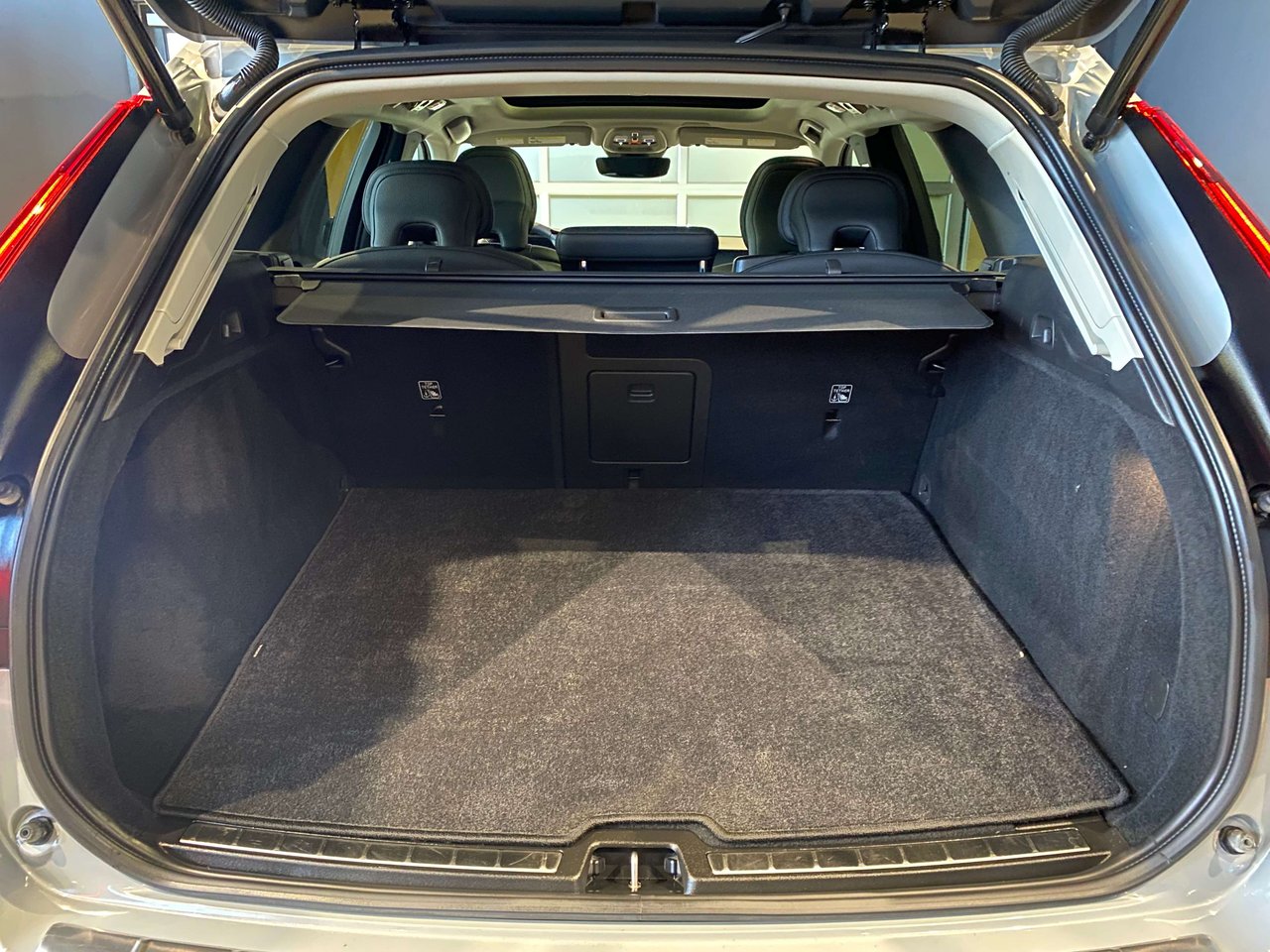 2024 Volvo XC60 B5 AWD Plus Dark Theme-19
