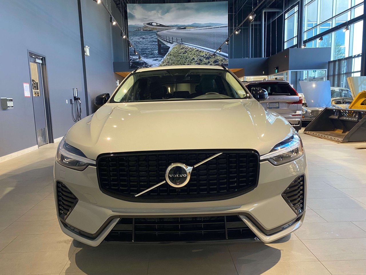 2024 Volvo XC60 B5 AWD Plus Dark Theme-7