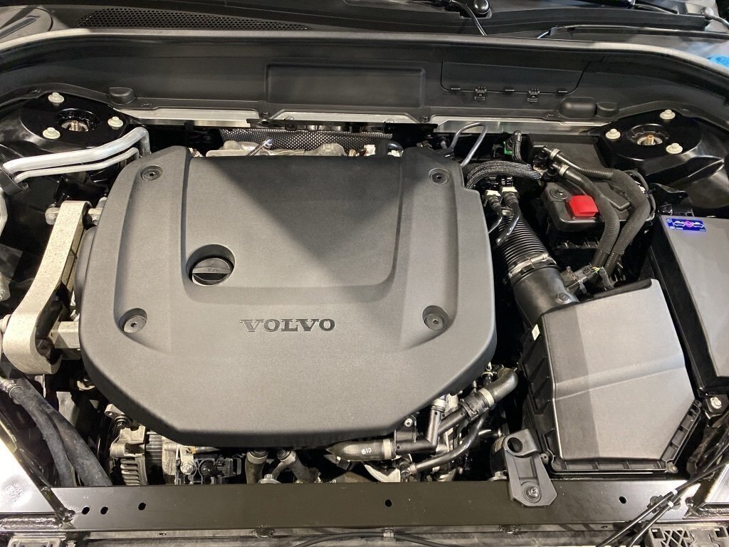 2025 Volvo XC60 B5 AWD Core Dark Theme-25