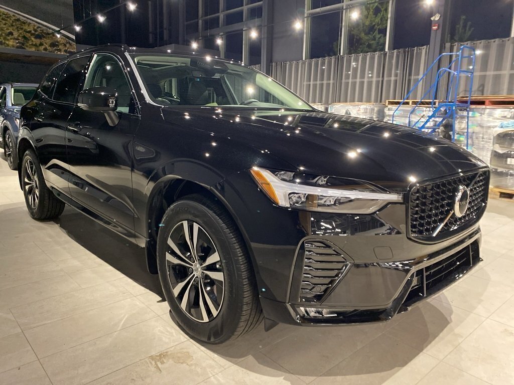 2025 Volvo XC60 B5 AWD Core Dark Theme-6