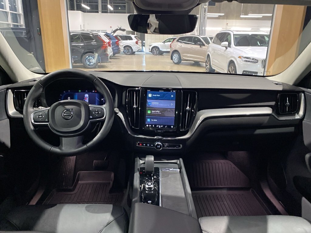 2025 Volvo XC60 B5 AWD Core Dark Theme-10