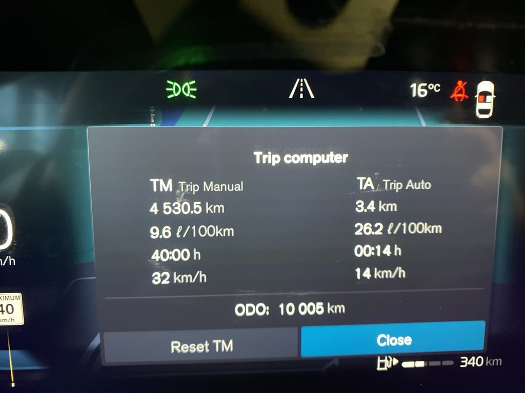 2025 Volvo XC60 B5 AWD Core Dark Theme-15