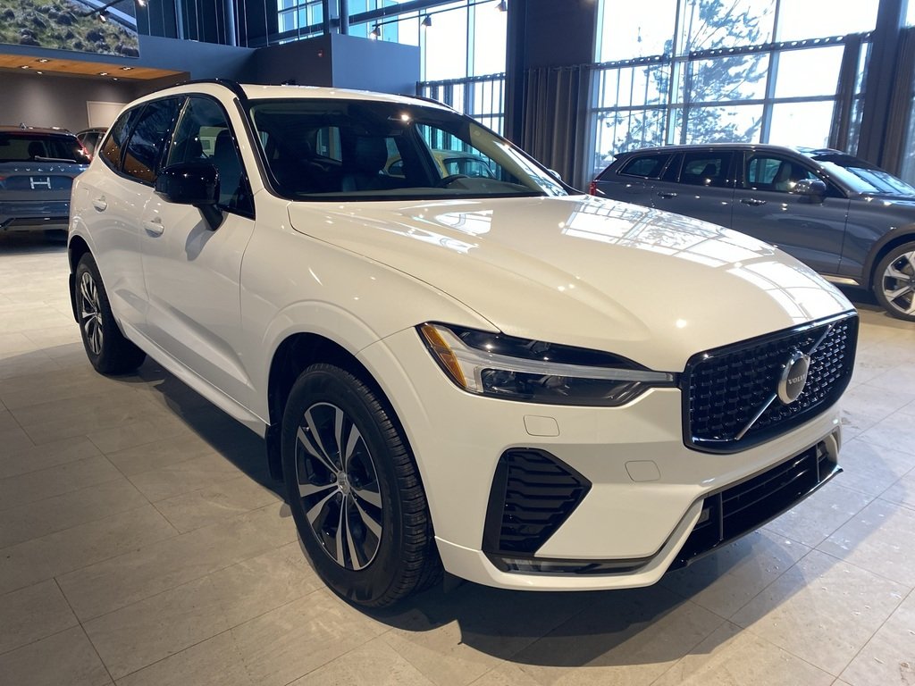 2025 Volvo XC60 B5 AWD Core Dark Theme-6