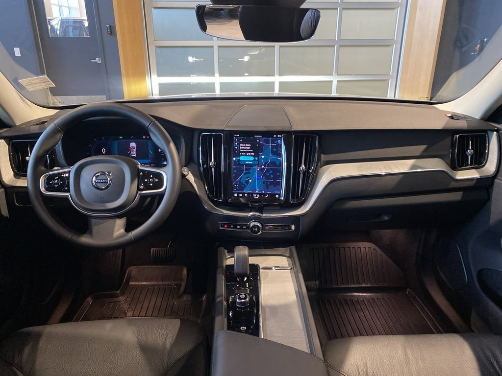 2025 Volvo XC60 B5 AWD Plus Dark Theme-10