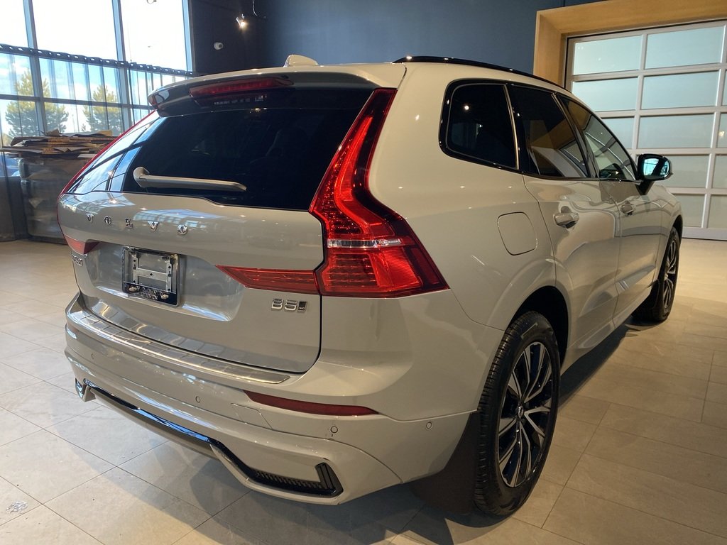 2025 Volvo XC60 B5 AWD Plus Dark Theme-4